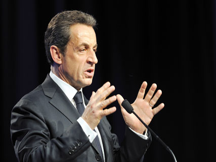 Sur fond de guerre droite-gauche, Sarkozy met en jeu son avenir