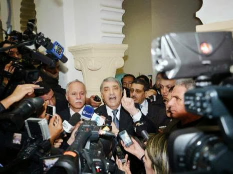 Ali Benflis durant sa conférence de presse : « Même Staline n’aurait pas fait ça »