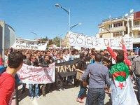 Béjaïa: Les étudiants dans la rue pour “la chute du système”
