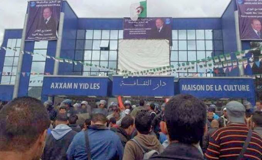 La direction de campagne de Bouteflika dénonce « les fascistes tenants du boycott, Barakat, et leurs nervis du MAK »