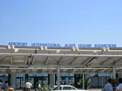 Le général M’henna Djebbar empêché de quitter le territoire national