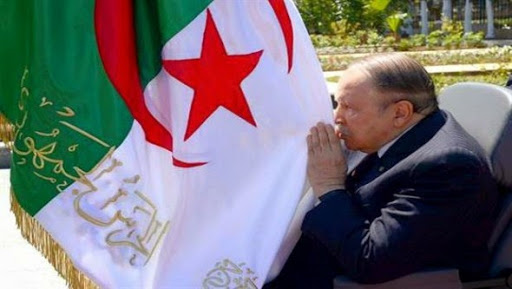 Le président Bouteflika se recueille à la mémoire des martyrs à El-Alia
