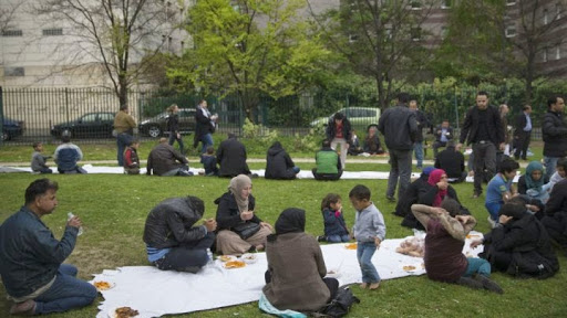 L’État appelé à intervenir pour aider les réfugiés syriens près de Paris