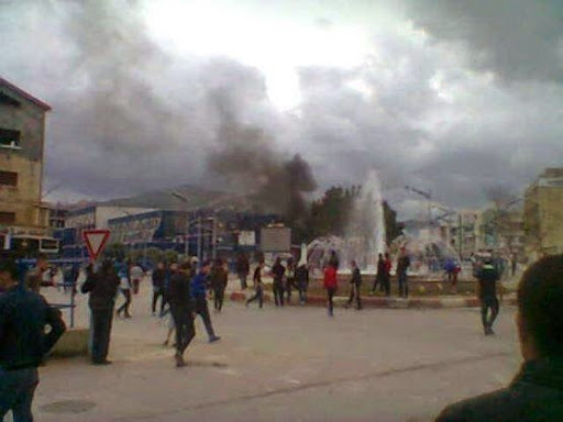 Meeting annulé de Sellal à Béjaïa: Le SNJ dénonce l’agression des représentants des médias