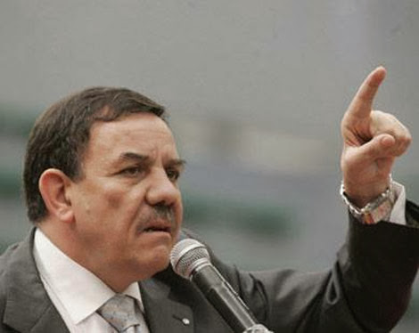 Moussa Touati au forum El Moudjahid « Bouteflika va signer un décret d’amnistie générale pour gracier Abdelmoumen Khalifa et Chakib Khalil »