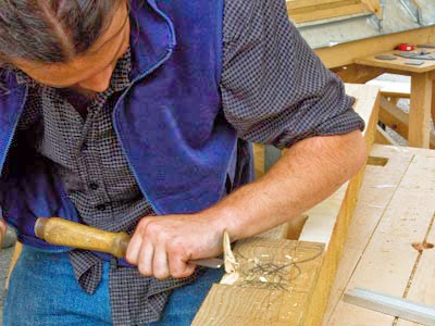 Petits Métiers Petits Menuisier cherche main d’œuvre désespérémentMétiers