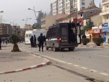 Présidentielle en Algérie : la campagne se poursuit dans une ambiance morose et violente