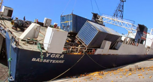 Un bateau polonais se renverse au port d’Oran