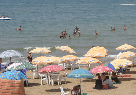 Bousfer Plage Avant Même Louverture De La Saison Estivale