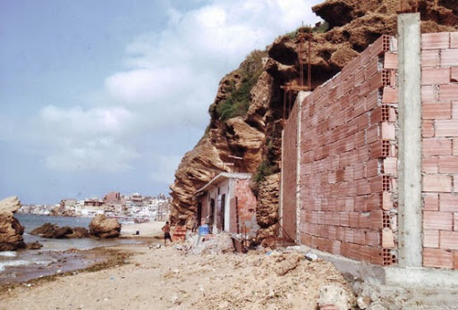 Bousfer-Plage: Foulant aux pieds les lois de la République, des individus agressent le littoral pour y ériger des villas Les riverains crient au scandale!