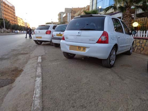 Fréquentes altercations entre commerçants et automobilistes, Le stationnement sur les trottoirs se banalise