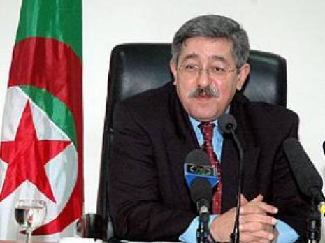 Il est chargé de mener les consultations autour de la révision de la constitution : Ouyahia : la double peine !