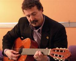 Il sera en concert les 13 et 14 juin à 16h à la salle ibn-khaldoun : Lounis aït menguellet présente “isefra”