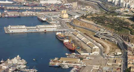 La route du port d’Oran s’étouffe