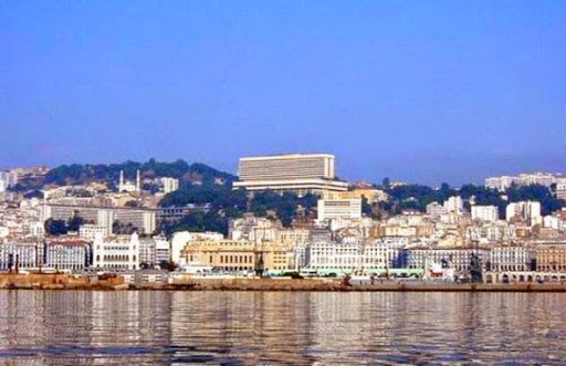 Le président Bouteflika presse le gouvernement de construire une économie diversifiée