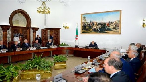 Le président Bouteflika trace la « feuille de route » de la révision constitutionnelle et fixe les priorités du gouvernement