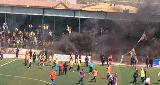 Le stade du 1er novembre prend feu lors d’un match de la ligue 1