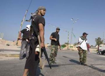 Les derniers rebelles quittent la vieille ville de Homs, des centaines de civils y rentrent (gouverneur)