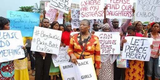 Nigéria : Manifestations pour sauver les lycéennes enlevées.