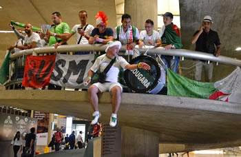 11 Heures dans l’avion des supporters des verts « 1,2,3 viva l’Algérie! »à 4000 m d’altitude