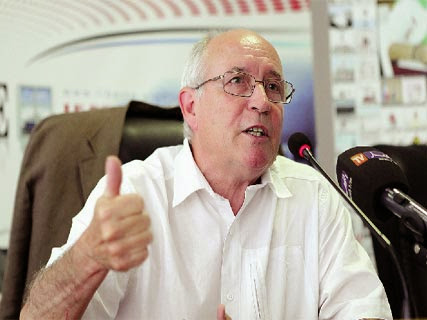 Alain Rollat, ancien directeur exécutif du journal “Le Monde”, hier, au forum de “Liberté” : “Le politique passe, le journaliste reste”