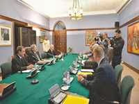 Consultation sur la nouvelle constitution,  Ziari, Ksentini et Belaïd chez Ouyahia