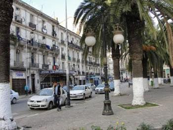 Contestant les foires et expositions non réglementées : Les commerçants de annaba baissent rideau