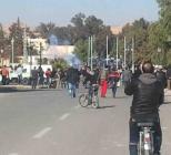 Des citoyens observent un sit-in à K’sar Chellala