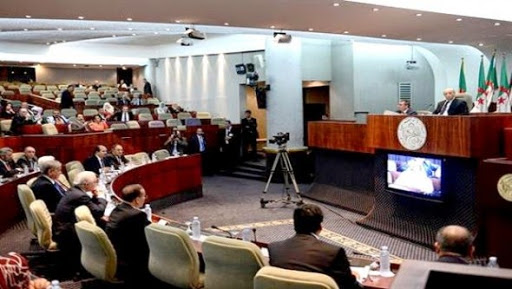 Des députés plaident pour le renforcement de la formation des enseignants