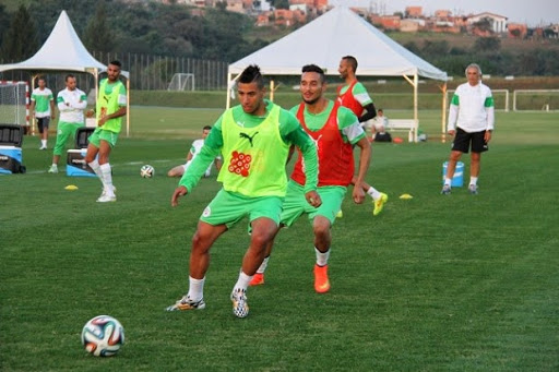 EN : Mauvais alignement, hésitation et manque de vigilance: La défense inquiète Halilhodzic