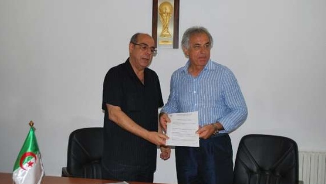 EN : Vahid met Raouraoua dos au mur