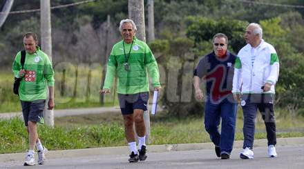 EN : Vahid réunit ses attaquants