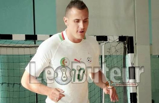 EN : Yebda se blesse à la cheville