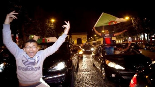 Explosion de joie à Paris après la victoire retentissante des  » Verts » face à la Corée du Sud