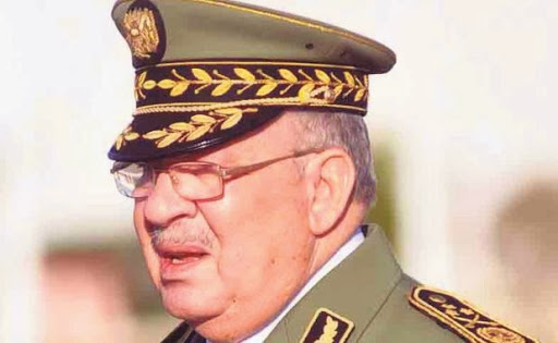 Gaïd Salah supervise des exercices tactiques des forces militaires