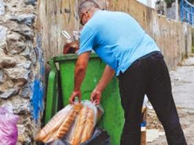 Gaspillage : 10 millions de baguettes ont fini dans les poubelles durant le Ramadhan 2013