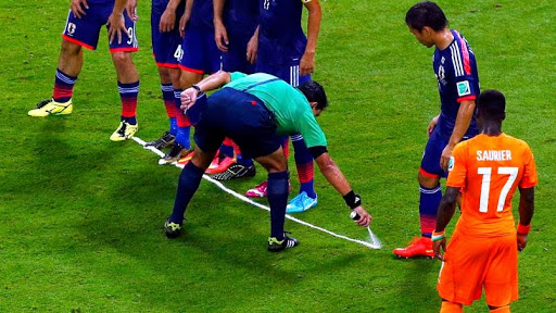 La bombe aérosol des arbitres, découverte de la Coupe du monde