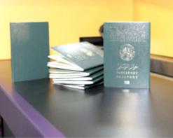 Les Algériens établis à l’étranger plus tenus de présenter la carte de groupage sanguin dans le dossier du passeport