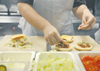 Les restaurateurs de la wilaya d&rsquo;Alger initiés aux règles d&rsquo;hygiène (Commerce)