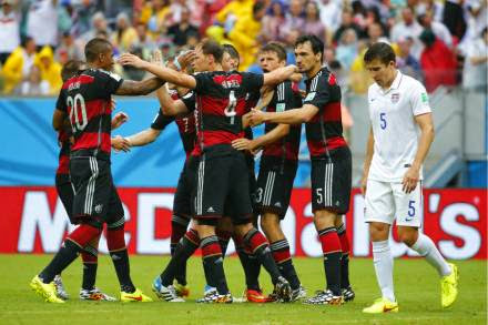 Mannschaft : une défense sans aucun arrière latéral de métier !