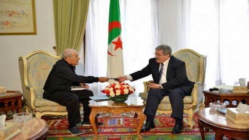 Ouyahia reçoit le moudjahid Yacef Saadi