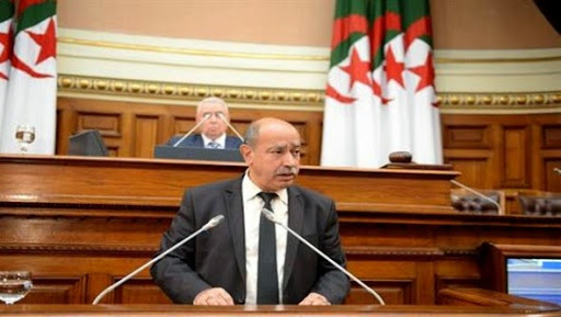 Remise de 21 diplômes universitaires à des enseignants du moyen en formation pendant le service