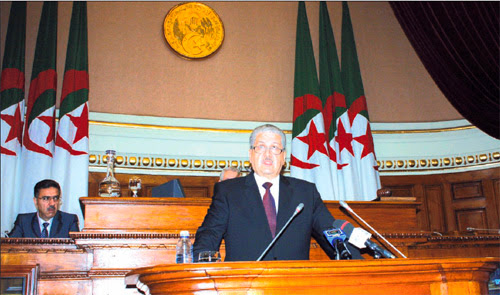 Sellal devant les sénateurs : « Nous devons en finir avec la crise de logement »