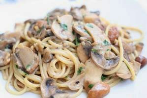Spaghettis aux calamars et champignons