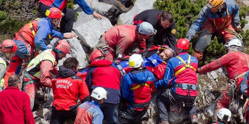 Un spéléologue allemand secouru après douze jours sous terre