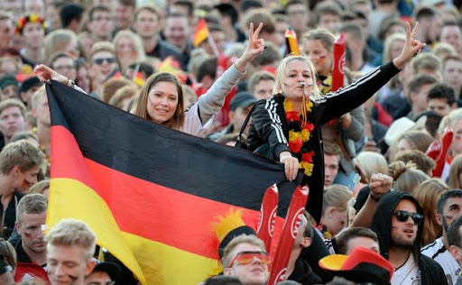 Allemagne : Des dizaines de milliers de personnes accueillent la Mannschaft à Berlin
