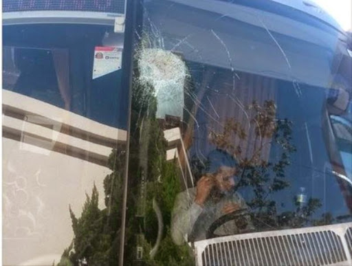 Attaque contre un bus de journalistes!