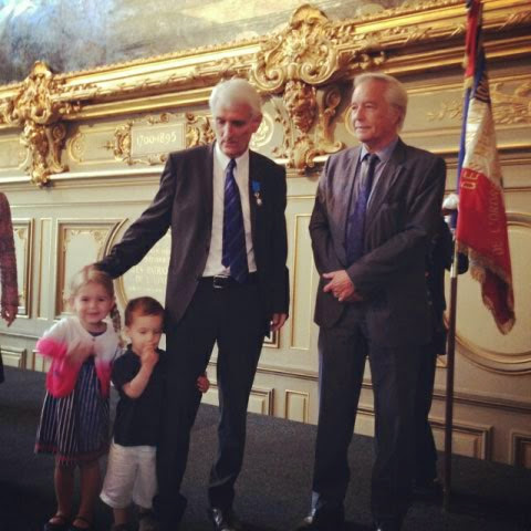 Claude Menella reçoit l’Ordre national du mérite