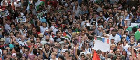Des milliers de manifestants à Paris malgré l’interdiction