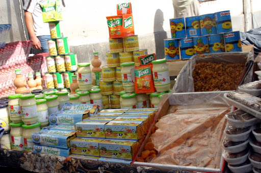 Des produits exposés au soleil et à la poussière y sont commercialisés : Marché informe, source d’un danger réel !